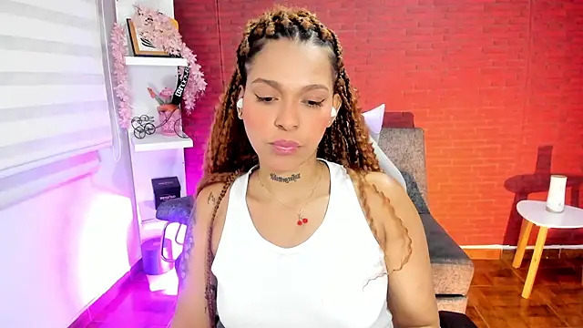 Snapshot of samantha_simur chatting on 02.08.25 samantha simur online show from 02.08.25