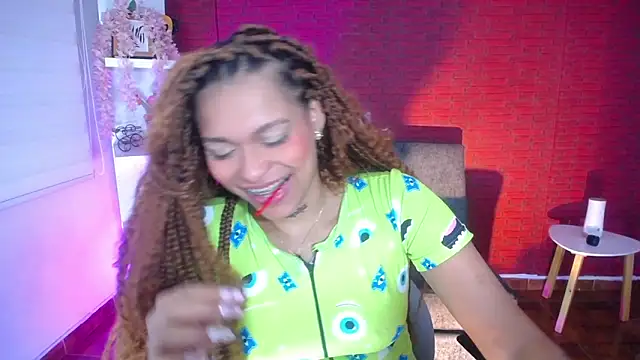 Snapshot of samantha_simur chatting on 02.14.25 samantha simur online show from 02.14.25