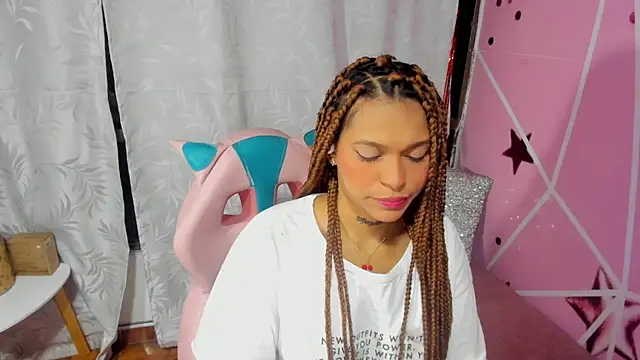 Snapshot of samantha_simur chatting on 02.23.25 samantha simur online show from 02.23.25