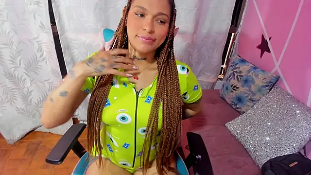 Snapshot of samantha_simur chatting on 02.28.25 samantha simur online show from 02.28.25