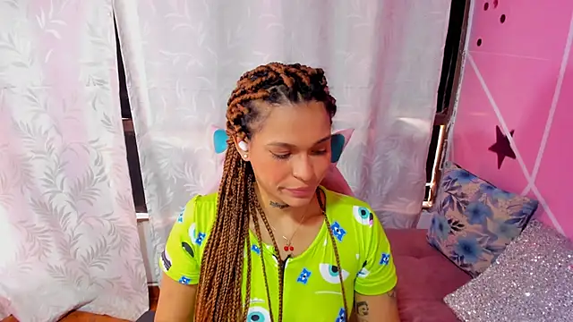 Snapshot of samantha_simur chatting on 02.28.25 samantha simur online show from 02.28.25