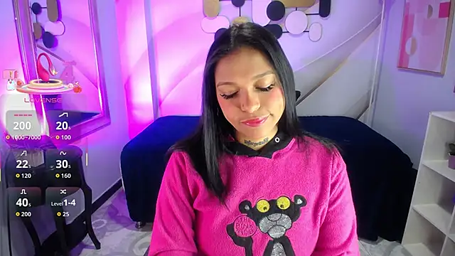 Snapshot of samantha_simur chatting on 10.15.25 samantha simur online show from 10.15.25