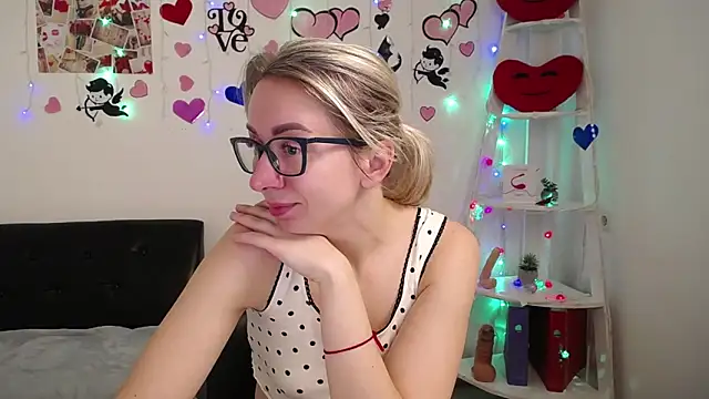 Snapshot of VasilisaSii chatting on 02.05.25 VasilisaSii online show from 02.05.25