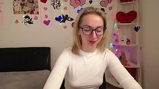 Snapshot of VasilisaSii chatting on 02.08.25 VasilisaSii online show from 02.08.25
