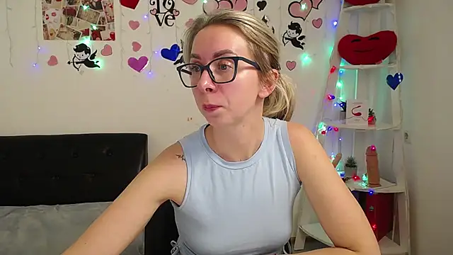 Snapshot of VasilisaSii chatting on 02.14.25 VasilisaSii online show from 02.14.25
