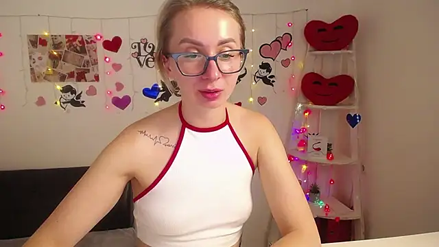 Snapshot of VasilisaSii chatting on 02.19.25 VasilisaSii online show from 02.19.25