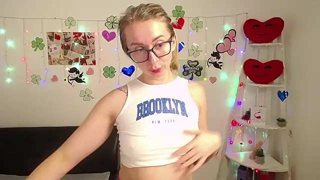 Snapshot of VasilisaSii chatting on 03.19.25 VasilisaSii online show from 03.19.25
