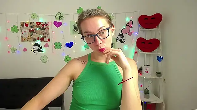 Snapshot of VasilisaSii chatting on 03.21.25 VasilisaSii online show from 03.21.25