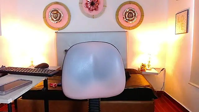 Snapshot of zoe_hecate_sexx chatting on 06.17.26 zoe hecate sexx online show from 06.17.26