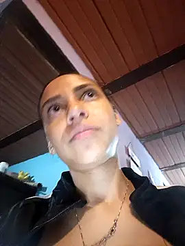 Snapshot of emma_ambar chatting on 02.05.25 emma ambar online show from 02.05.25