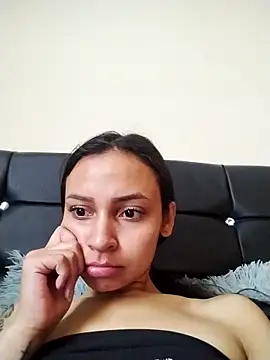 Snapshot of emma_ambar chatting on 10.08.25 emma ambar online show from 10.08.25