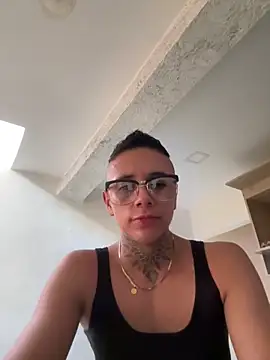 Snapshot of _PhillipBrown chatting on 03.09.25 PhillipBrown online show from 03.09.25