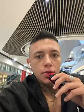 Snapshot of _PhillipBrown chatting on 03.12.25 PhillipBrown online show from 03.12.25