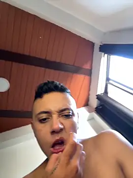 Snapshot of _PhillipBrown chatting on 09.09.25 PhillipBrown online show from 09.09.25