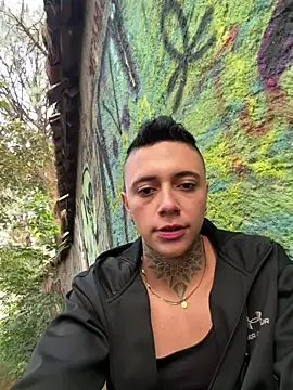 Snapshot of _PhillipBrown chatting on 09.11.25 PhillipBrown online show from 09.11.25