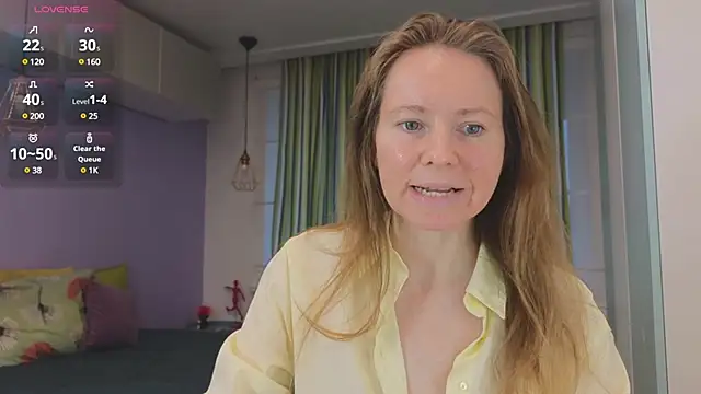 Snapshot of JanePearl chatting on 12.11.24 JanePearl online show from 12.11.24