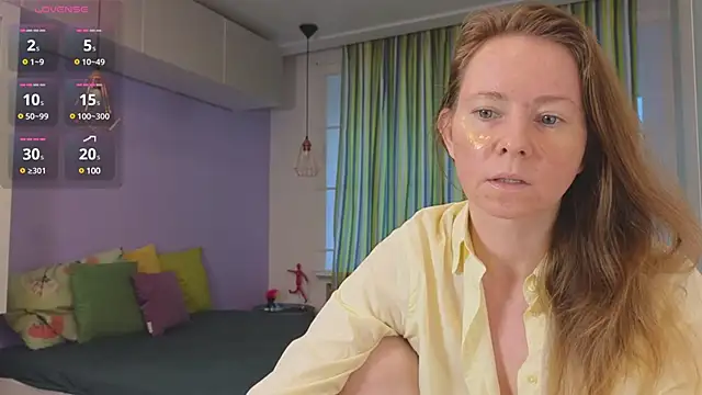 Snapshot of JanePearl chatting on 12.13.24 JanePearl online show from 12.13.24