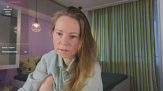 Snapshot of JanePearl chatting on 12.19.24 JanePearl online show from 12.19.24