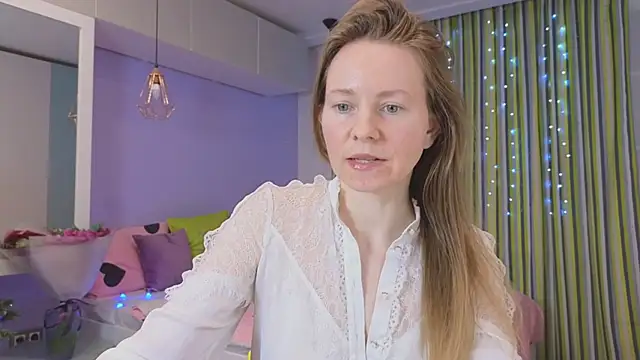 Snapshot of JanePearl chatting on 01.07.25 JanePearl online show from 01.07.25