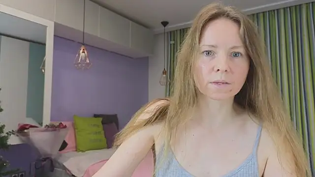 Snapshot of JanePearl chatting on 01.17.25 JanePearl online show from 01.17.25