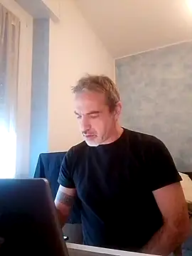 Snapshot of Marcolino183 chatting on 12.24.24 Marcolino183 online show from 12.24.24