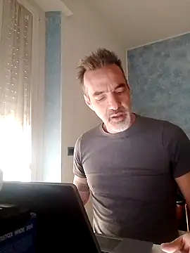 Snapshot of Marcolino183 chatting on 02.17.25 Marcolino183 online show from 02.17.25