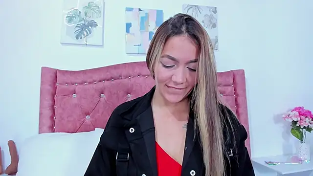 Snapshot of Mia_Malkovaa_ chatting on 12.31.24 Mia Malkovaa online show from 12.31.24