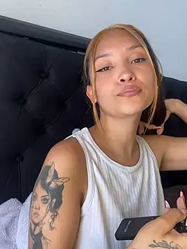 Snapshot of baby_lizy chatting on 12.20.24 baby lizy online show from 12.20.24