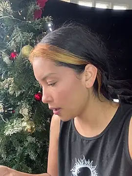 Snapshot of baby_lizy chatting on 12.28.24 baby lizy online show from 12.28.24