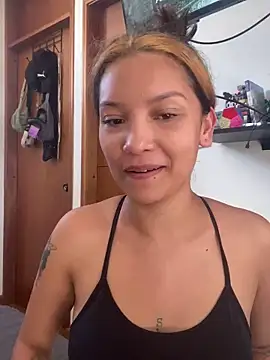 Snapshot of baby_lizy chatting on 12.31.24 baby lizy online show from 12.31.24