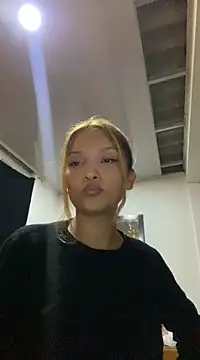 Snapshot of baby_lizy chatting on 01.04.25 baby lizy online show from 01.04.25