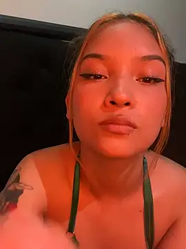 Snapshot of baby_lizy chatting on 01.11.25 baby lizy online show from 01.11.25