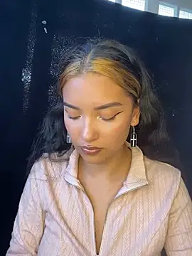 Snapshot of baby_lizy chatting on 01.13.25 baby lizy online show from 01.13.25