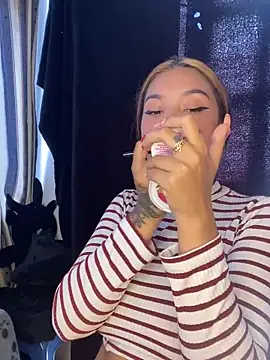 Snapshot of baby_lizy chatting on 01.15.25 baby lizy online show from 01.15.25