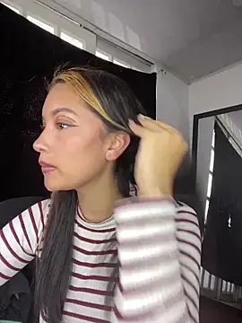 Snapshot of baby_lizy chatting on 01.28.25 baby lizy online show from 01.28.25