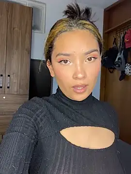 Snapshot of baby_lizy chatting on 02.08.25 baby lizy online show from 02.08.25