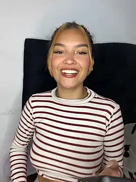 Snapshot of baby_lizy chatting on 02.11.25 baby lizy online show from 02.11.25