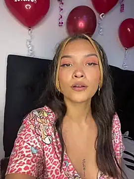 Snapshot of baby_lizy chatting on 02.14.25 baby lizy online show from 02.14.25