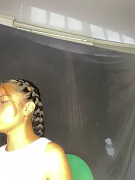 Snapshot of baby_lizy chatting on 02.25.25 baby lizy online show from 02.25.25