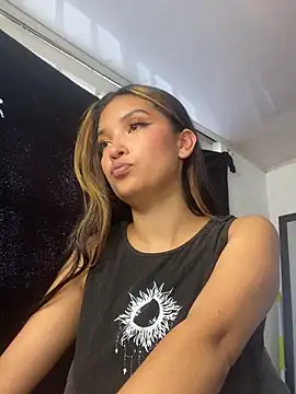 Snapshot of baby_lizy chatting on 03.14.25 baby lizy online show from 03.14.25