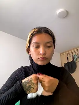 Snapshot of baby_lizy chatting on 10.04.25 baby lizy online show from 10.04.25