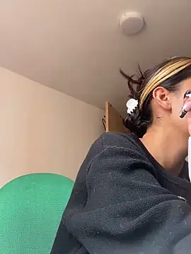 Snapshot of baby_lizy chatting on 10.16.25 baby lizy online show from 10.16.25