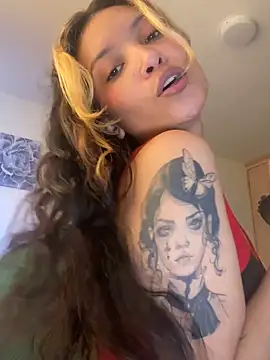 Snapshot of baby_lizy chatting on 10.20.25 baby lizy online show from 10.20.25