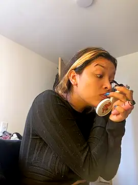 Snapshot of baby_lizy chatting on 10.26.25 baby lizy online show from 10.26.25