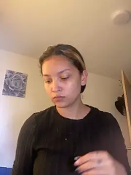 Snapshot of baby_lizy chatting on 10.27.25 baby lizy online show from 10.27.25