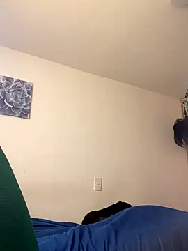 Snapshot of baby_lizy chatting on 10.28.25 baby lizy online show from 10.28.25