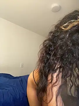 Snapshot of baby_lizy chatting on 10.30.25 baby lizy online show from 10.30.25