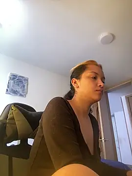 Snapshot of baby_lizy chatting on 11.08.25 baby lizy online show from 11.08.25