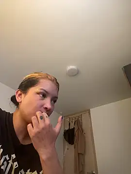 Snapshot of baby_lizy chatting on 11.10.25 baby lizy online show from 11.10.25