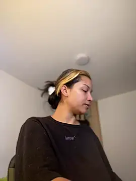 Snapshot of baby_lizy chatting on 12.03.25 baby lizy online show from 12.03.25